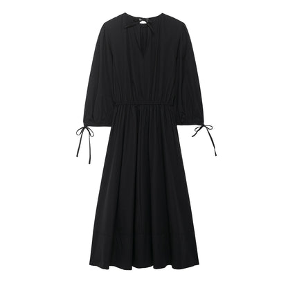 Round neck cuffs tied with black waist cinching dress for women