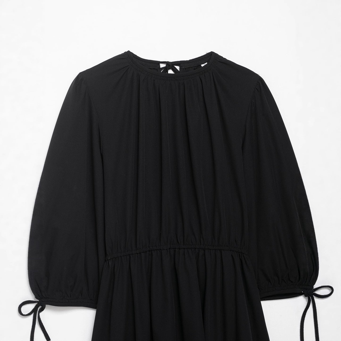 Round neck cuffs tied with black waist cinching dress for women