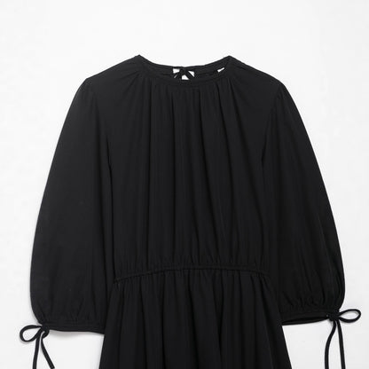 Round neck cuffs tied with black waist cinching dress for women