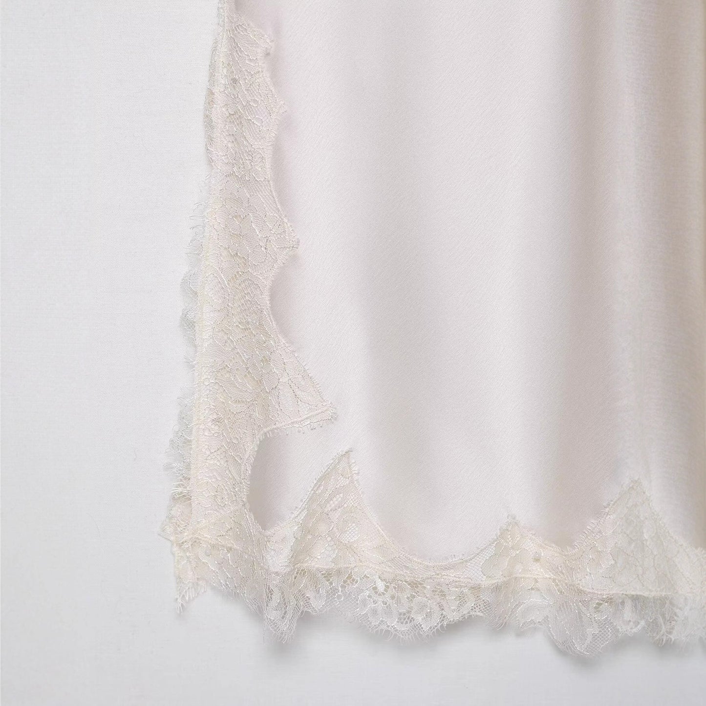 V-neck sleeveless lace up suspender white dress for women